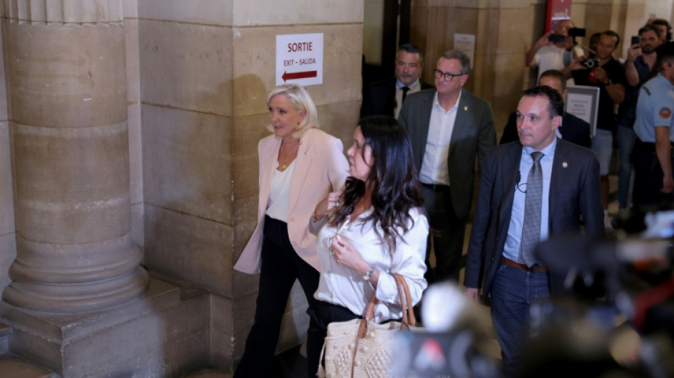 Fu&szlig;fessel und 15 Monate Nichtw&auml;hlbarkeit f&uuml;r Le Pen: Kandidatur ungewiss