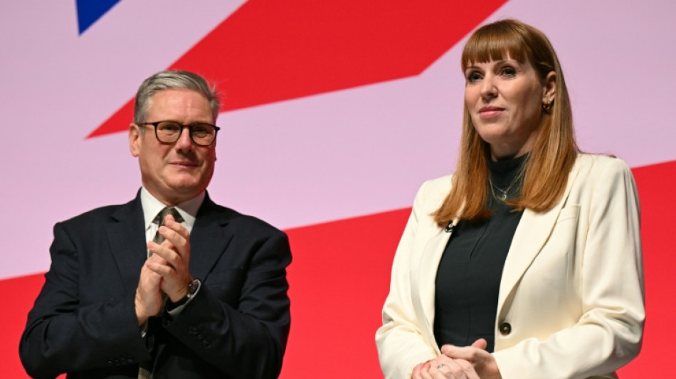 Starmer reorganiza governo brit&acirc;nico ap&oacute;s sa&iacute;da da vice-primeira-ministra