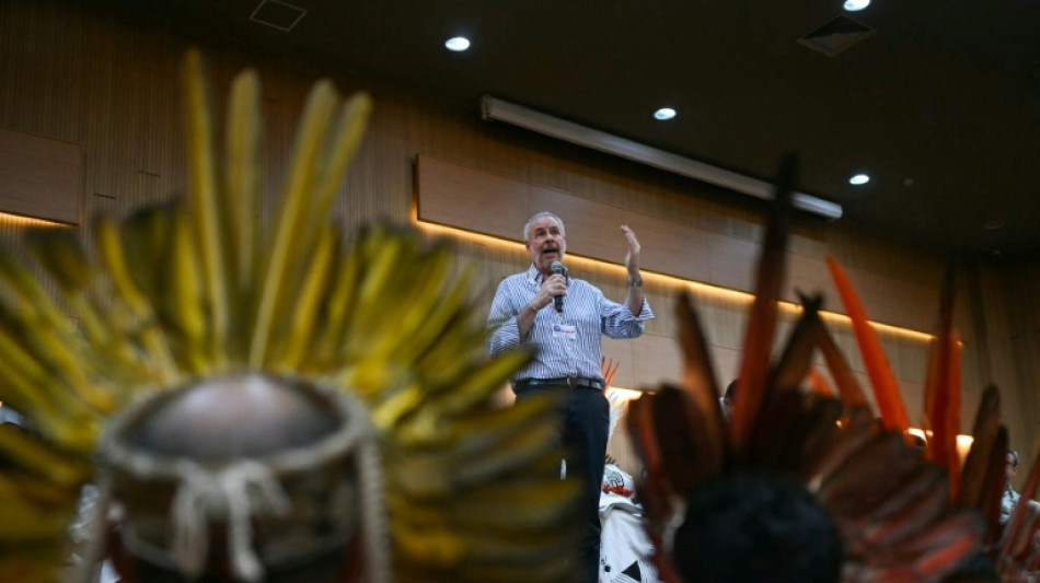 Ind&iacute;genas e ativistas marcham em Bel&eacute;m durante a COP30