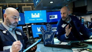 Wall Street termine en baisse, contrari&eacute;e par la Fed
