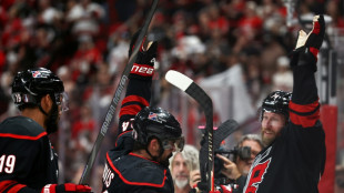Sieg nach Verl&auml;ngerung: Hurricanes gleichen NHL-Finalserie aus