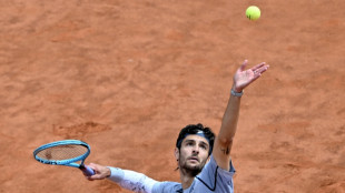 Lorenzo Musetti est&aacute; fora de Wimbledon devido a les&atilde;o 
