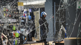 Scontri a Milano, 14 feriti tra forze di polizia, 32 arrestati