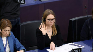 Eurodiputadas afirman que tienen que trabajar m&aacute;s que los hombres