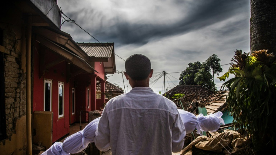 Zahl der Toten nach Erdbeben in Indonesien steigt auf &uuml;ber 260