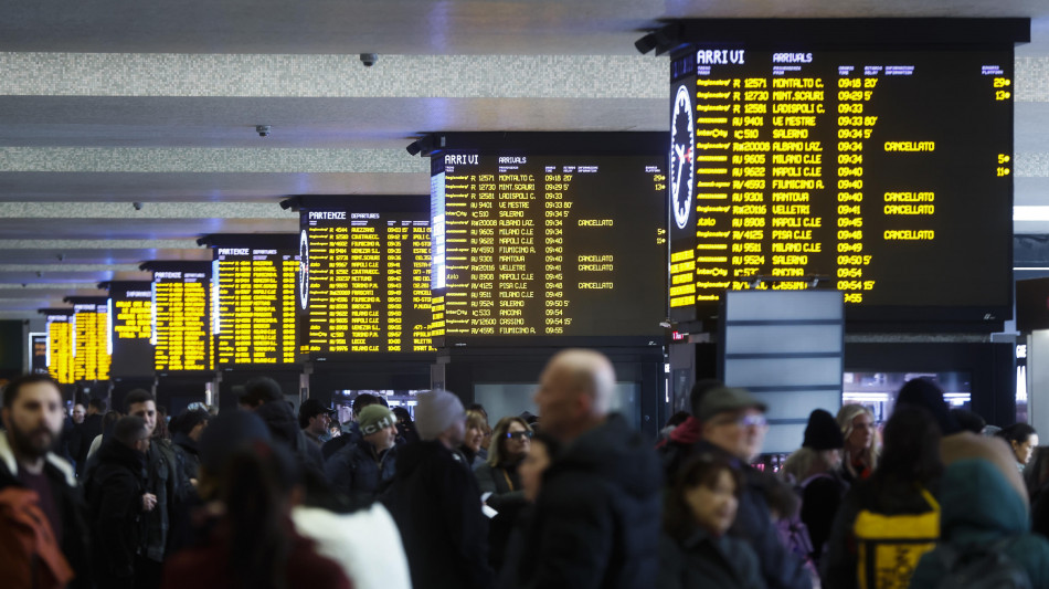 Autorit&agrave; Trasporti, multa da 1,75 milioni a Rfi per il caos treni per 'il chiodo'