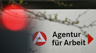 Zahl der Arbeitslosen &uuml;bersteigt im August Drei-Millionen-Marke
