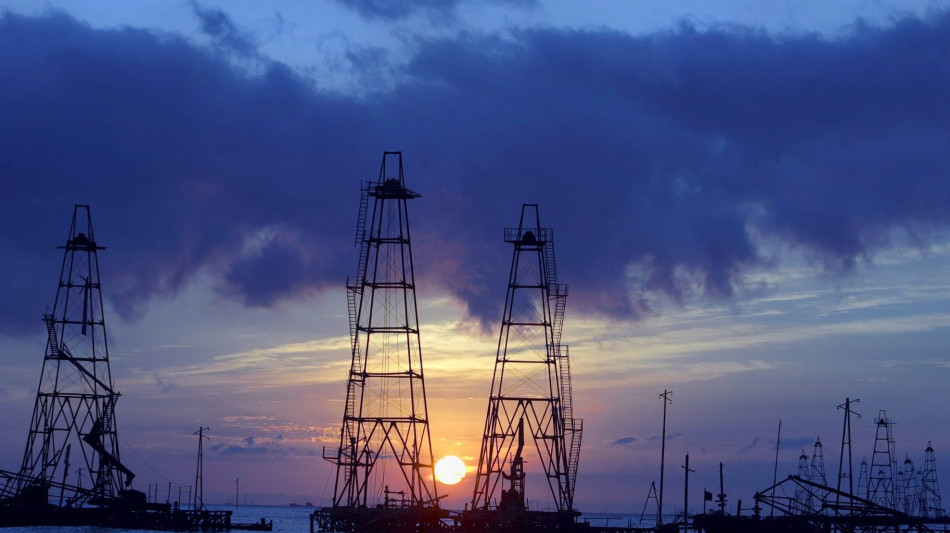 ++ Il petrolio vede la pace in Medio Oriente e scende sotto i 100 dollari ++