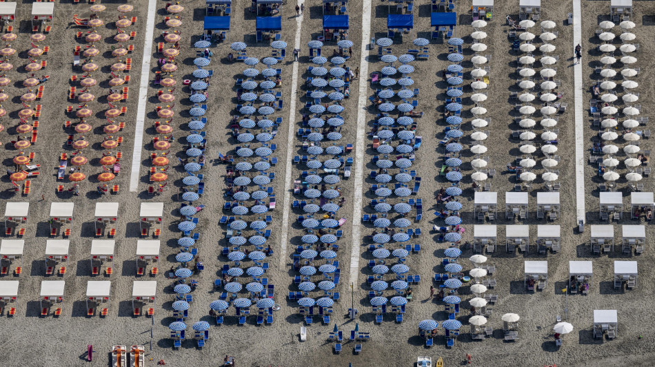 A luglio prezzi pacchetti vacanze Italia +19,5%, triplo Ue