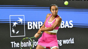 Fernandez fights back to reach Singapore Open final