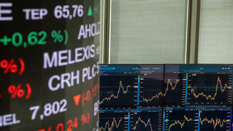 Borsa: Europa bene nel finale, stacco cedole a Milano (-0,7%)