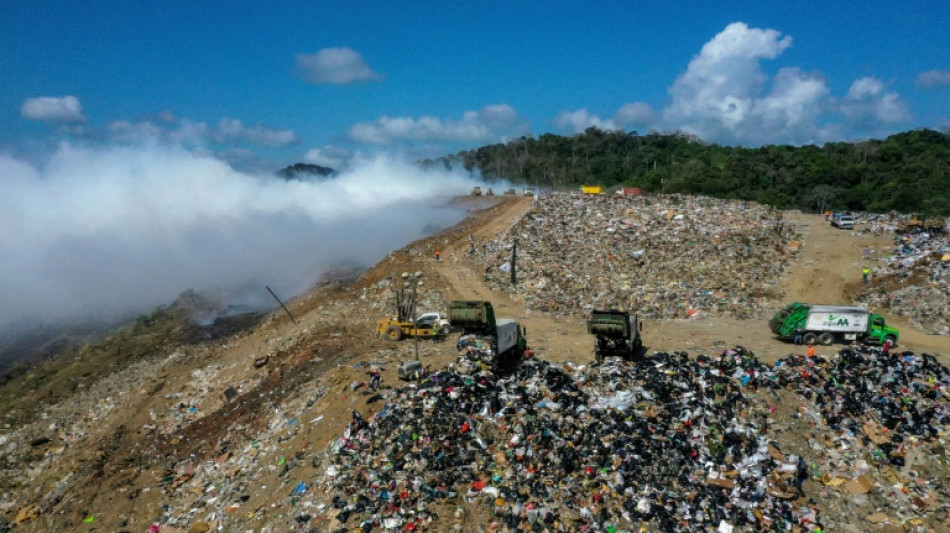 Incendio en un basural levanta una nube de humo "altamente t&oacute;xico" en Panam&aacute;