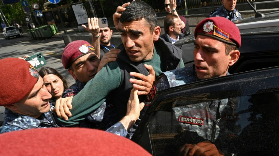 Protest gegen D&ouml;rfer-R&uuml;ckgabe an Erzfeind: &Uuml;ber 150 Armenier vor&uuml;bergehend in Gewahrsam