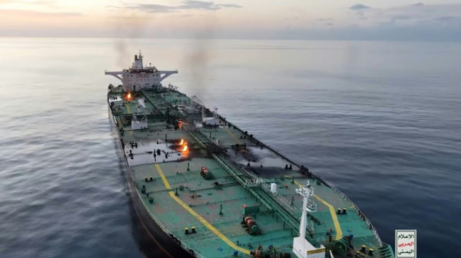 Comienza la operaci&oacute;n de remolque de un petrolero atacado y abandonado en el mar Rojo