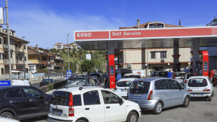 Prezzo del petrolio in rialzo, Wti scambiato a 99,00 dollari