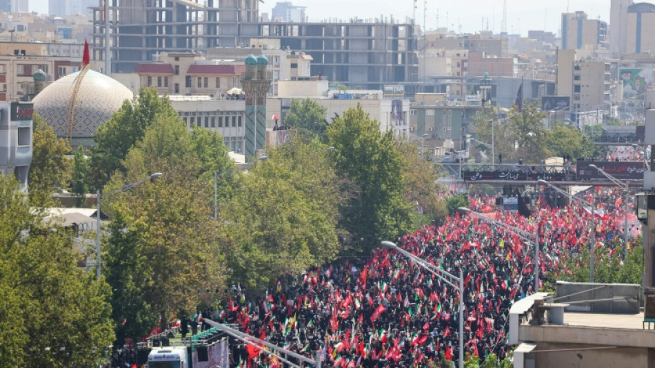 Iranisches Staatsfernsehen: Trauerzug mit Chameneis Sarg beginnt Fahrt durch Teheran