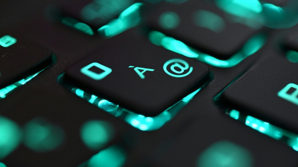 Kinderpornografie in Darknet angeboten: Spezialkr&auml;fte nehmen Mann in Bremen fest