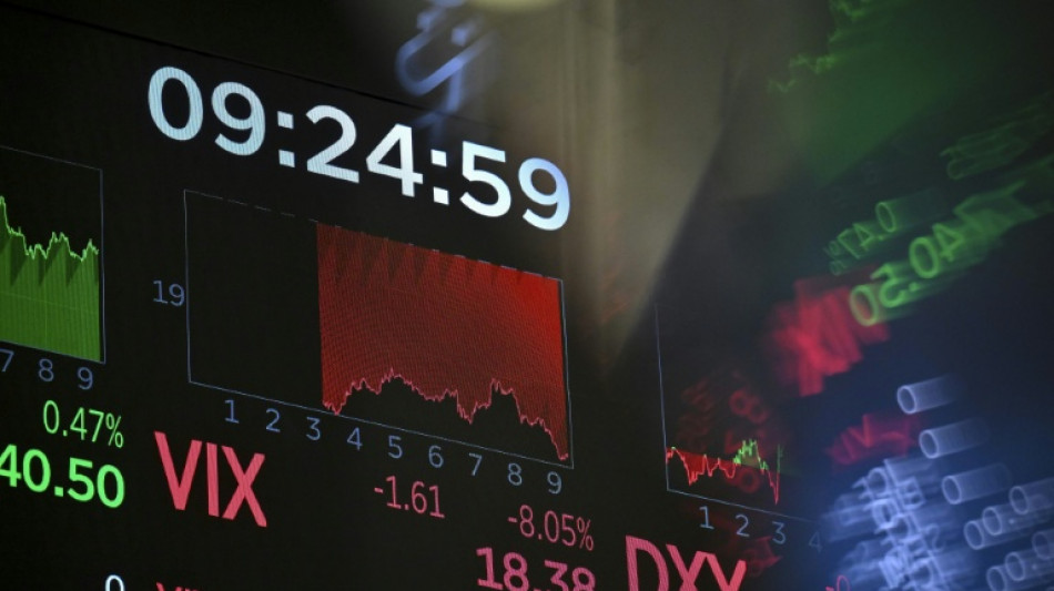 Wall Street ouvre en nette baisse, Amazon et Intel d&eacute;crochent