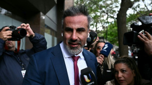 Defensa pide la absoluci&oacute;n de un m&eacute;dico de Maradona, el "chivo expiatorio" del juicio por su muerte