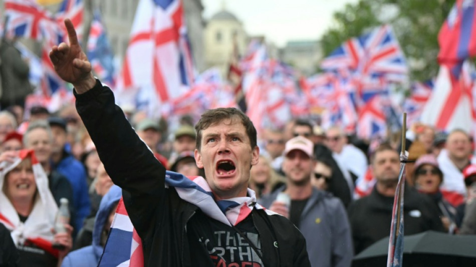 Zehntausende bei Demonstration von rechtsextremem Aktivisten in London - 43 Festnahmen