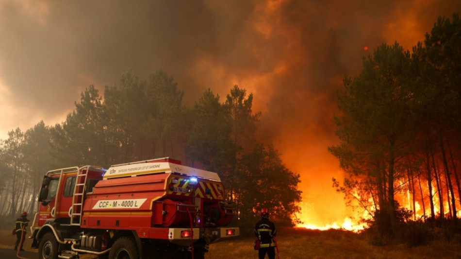 Milhares de deslocados por inc&ecirc;ndios florestais no sul da Europa
