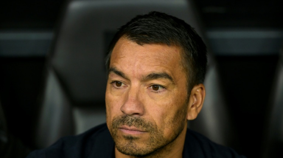 Feyenoord anuncia Van Bronckhorst como novo t&eacute;cnico