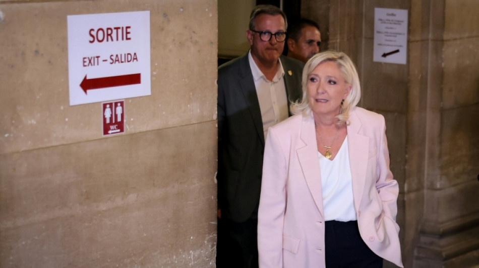 Urteilsverk&uuml;ndung im Veruntreuungsverfahren gegen Rechtspopulistin Le Pen hat begonnen 