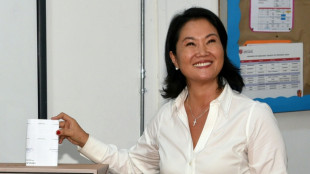 Pr&eacute;sidentielle au P&eacute;rou: Fujimori en t&ecirc;te, des bureaux rouvrent lundi apr&egrave;s des rat&eacute;s