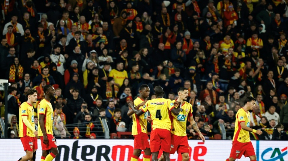 Coupe de France: sur sa lanc&eacute;e, Lens &eacute;carte Feignies-Aulnoye et file en 16e