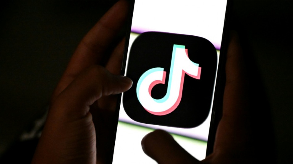 Sur TikTok, le business lucratif des faux comptes d&#039;actualit&eacute;s 