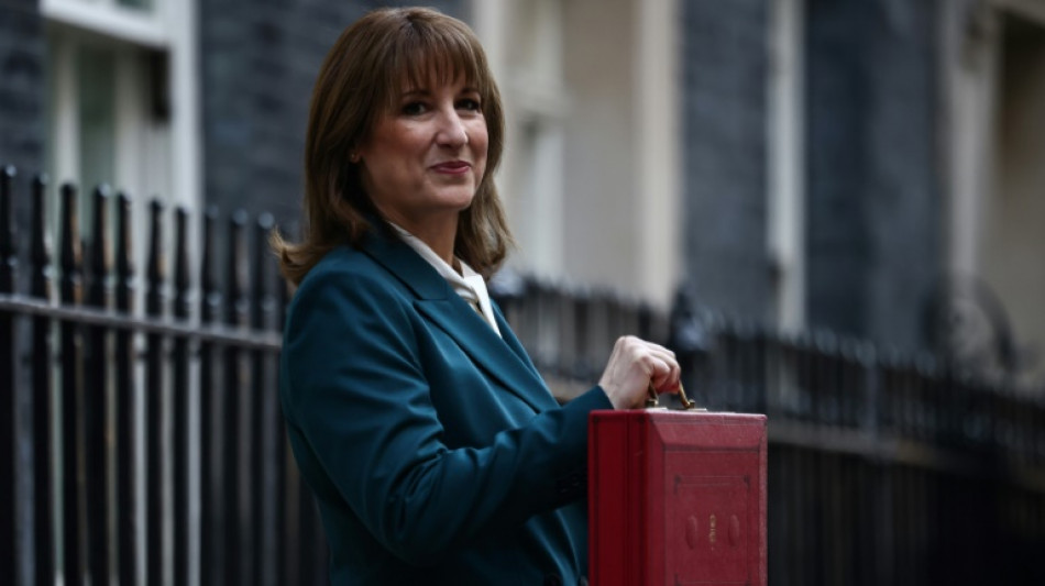 Governo brit&acirc;nico anuncia aumentos de impostos para acalmar os mercados