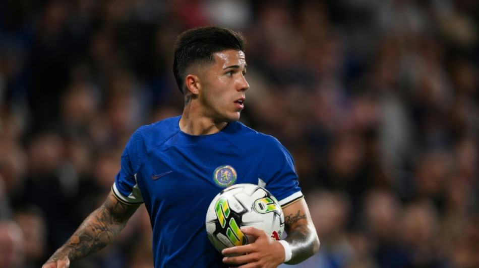 Chelsea e Everton sofrem, mas avan&ccedil;am na Copa da Liga inglesa