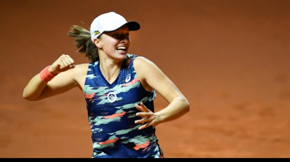 Tennis: "cinq, six jours sans raquette, c'&eacute;tait sympa", savoure Swiatek 