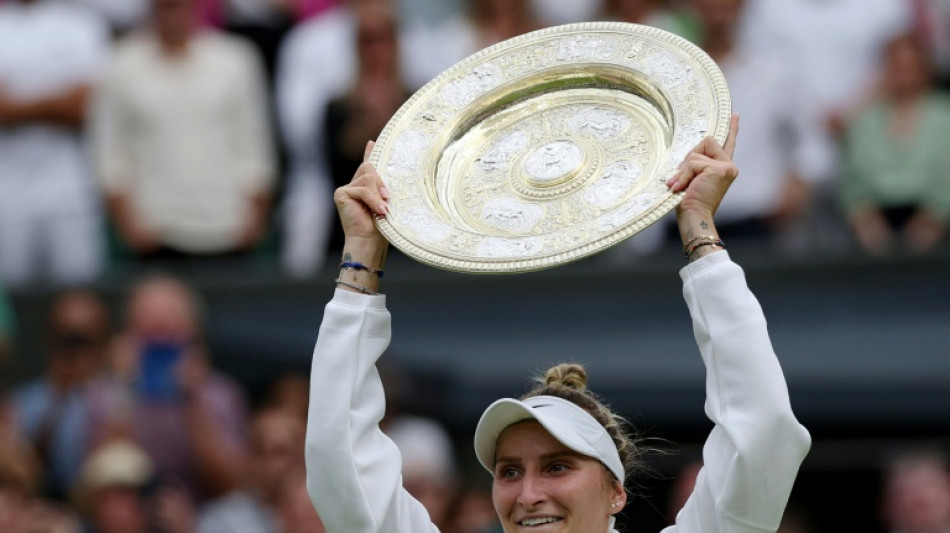 Vondrousova vence Jabeur e &eacute; campe&atilde; de Wimbledon