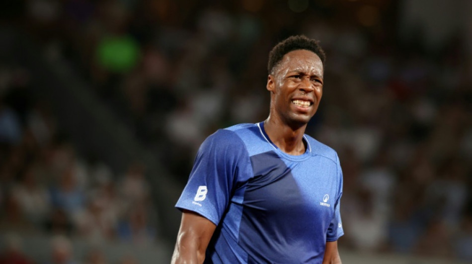 Valiant Monfils loses in first round on Roland Garros farewell