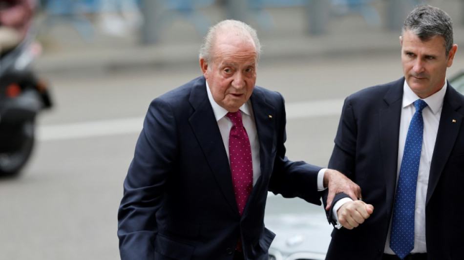 Un homme "meurtri" qui reconna&icirc;t des "erreurs" : l'ex-roi d'Espagne Juan Carlos publie ses m&eacute;moires