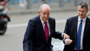 Un homme "meurtri" qui reconna&icirc;t des "erreurs" : l'ex-roi d'Espagne Juan Carlos publie ses m&eacute;moires