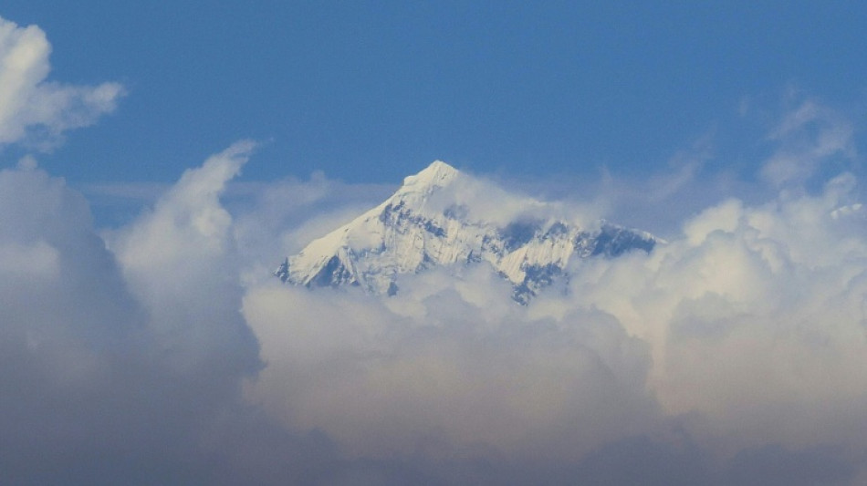 Australian climber on record sea-to-summit Everest bid