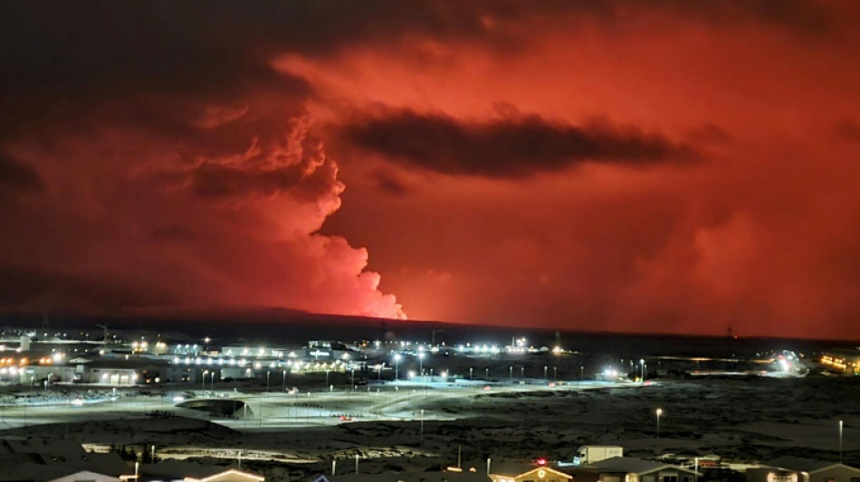 Erupci&oacute;n volc&aacute;nica baja dn intensidad en Islandia, donde la poblaci&oacute;n recupera vida normal