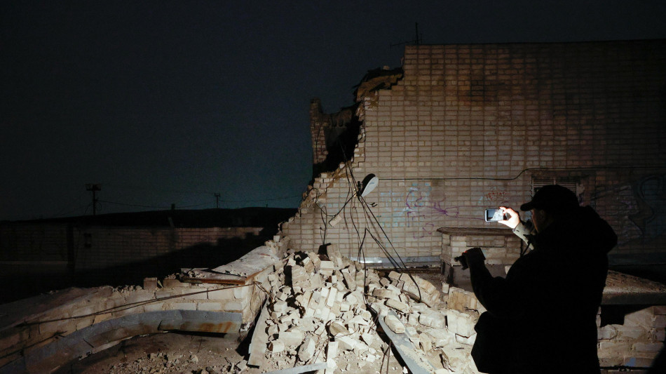Missili e droni su regione di Kiev, ucciso un bambino