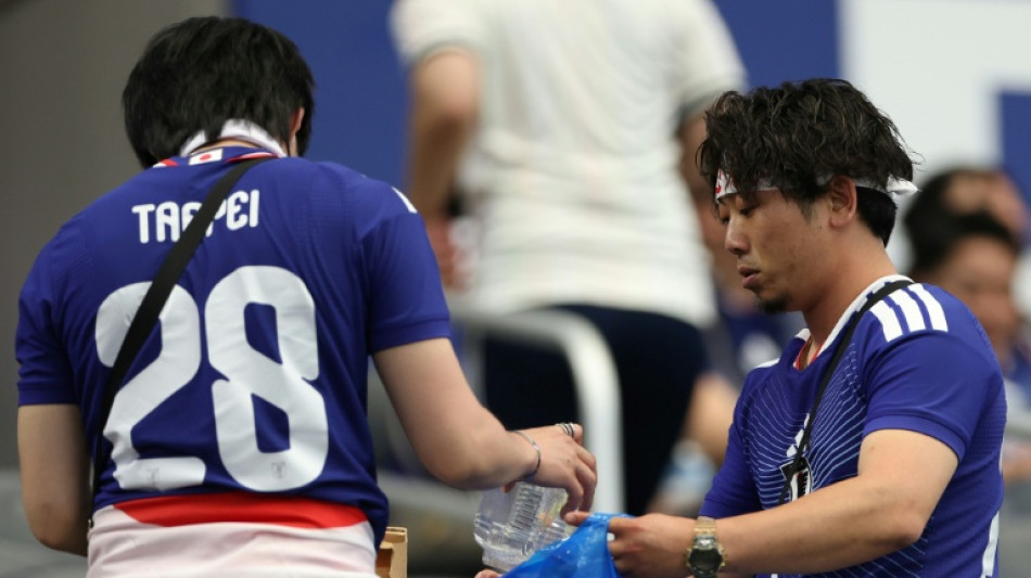 Limpeza das arquibancadas, o elogiado costume japon&ecirc;s que marca presen&ccedil;a na Copa