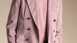 Il blazer torna al top, avvolgente e pi&ugrave; libero