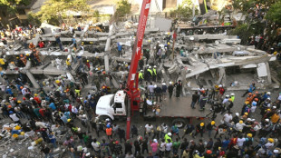 Socorristas trabalham sem tr&eacute;gua para encontrar sobreviventes do terremoto na Col&ocirc;mbia