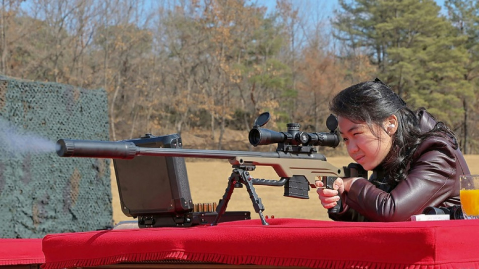 Cor&eacute;e du Nord: la fille de Kim Jong Un photographi&eacute;e en train de tirer au fusil