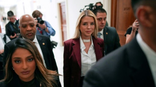 Ex-procuradora-geral dos EUA dep&otilde;e perante Congresso no caso Epstein