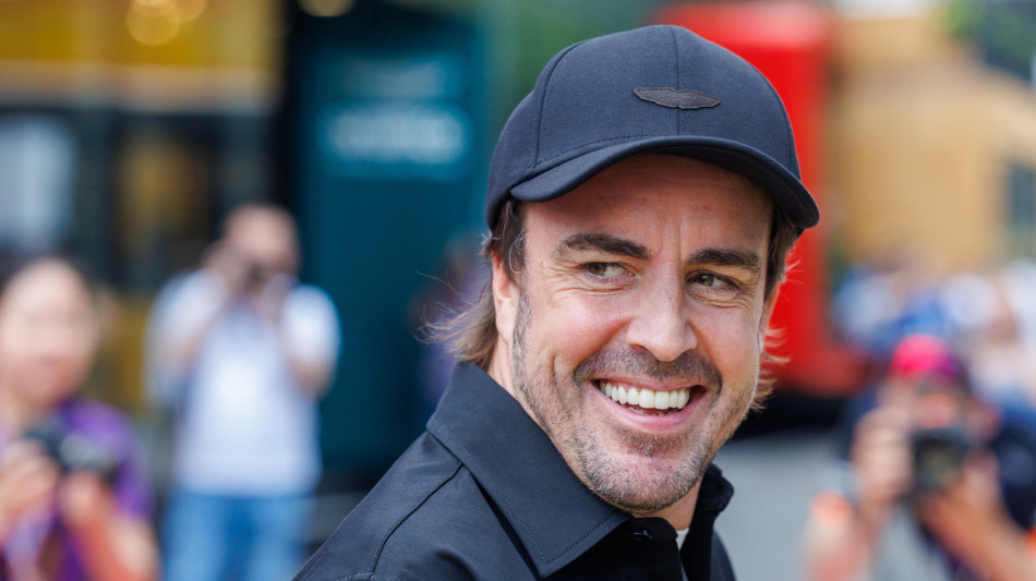 Mondiali: Alonso, bello vedere la festa da Madrid a Barcellona sotto un'unica bandiera