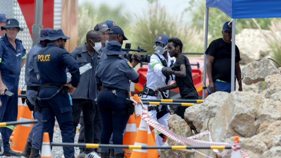 Suben a 36 los muertos y m&aacute;s de 20 los mineros rescatados en una mina clandestina en Sud&aacute;frica