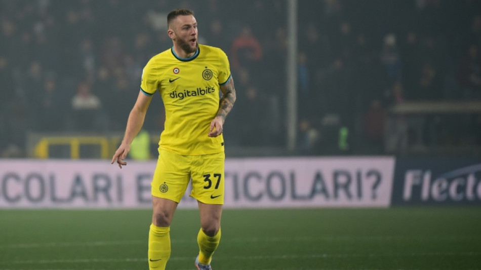 Inter de Mil&atilde;o confirma sa&iacute;da de Skriniar, que dever&aacute; jogar no PSG