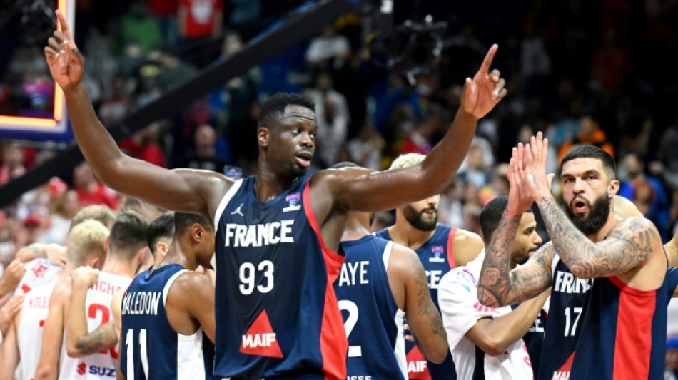 Eurobasket-2022: la France et sa d&eacute;fense &eacute;coeurent la Pologne 