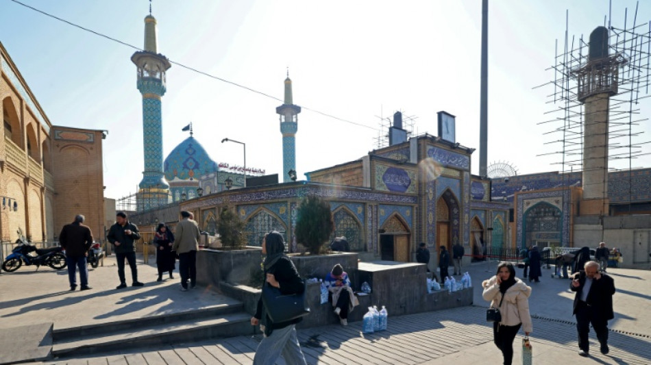 Trump dit esp&eacute;rer ne pas avoir &agrave; frapper l'Iran, qui promet de riposter